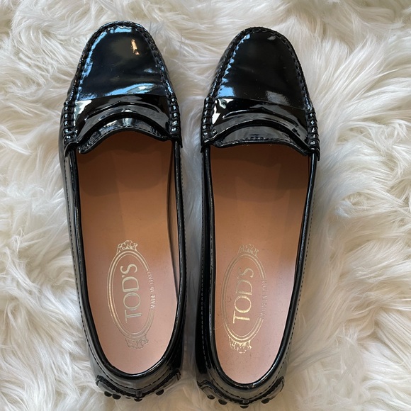 Tod’s Gommino Patent Loafers - Picture 2 of 8